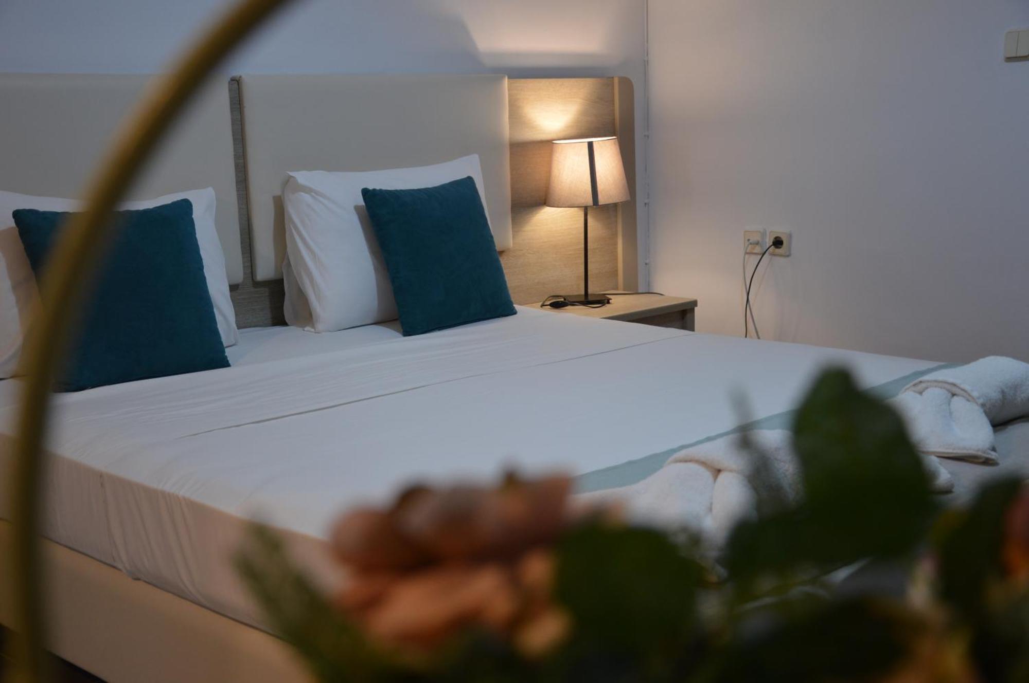 Aqua Mare Sea Side Rooms Nea Kallikrateia Kültér fotó
