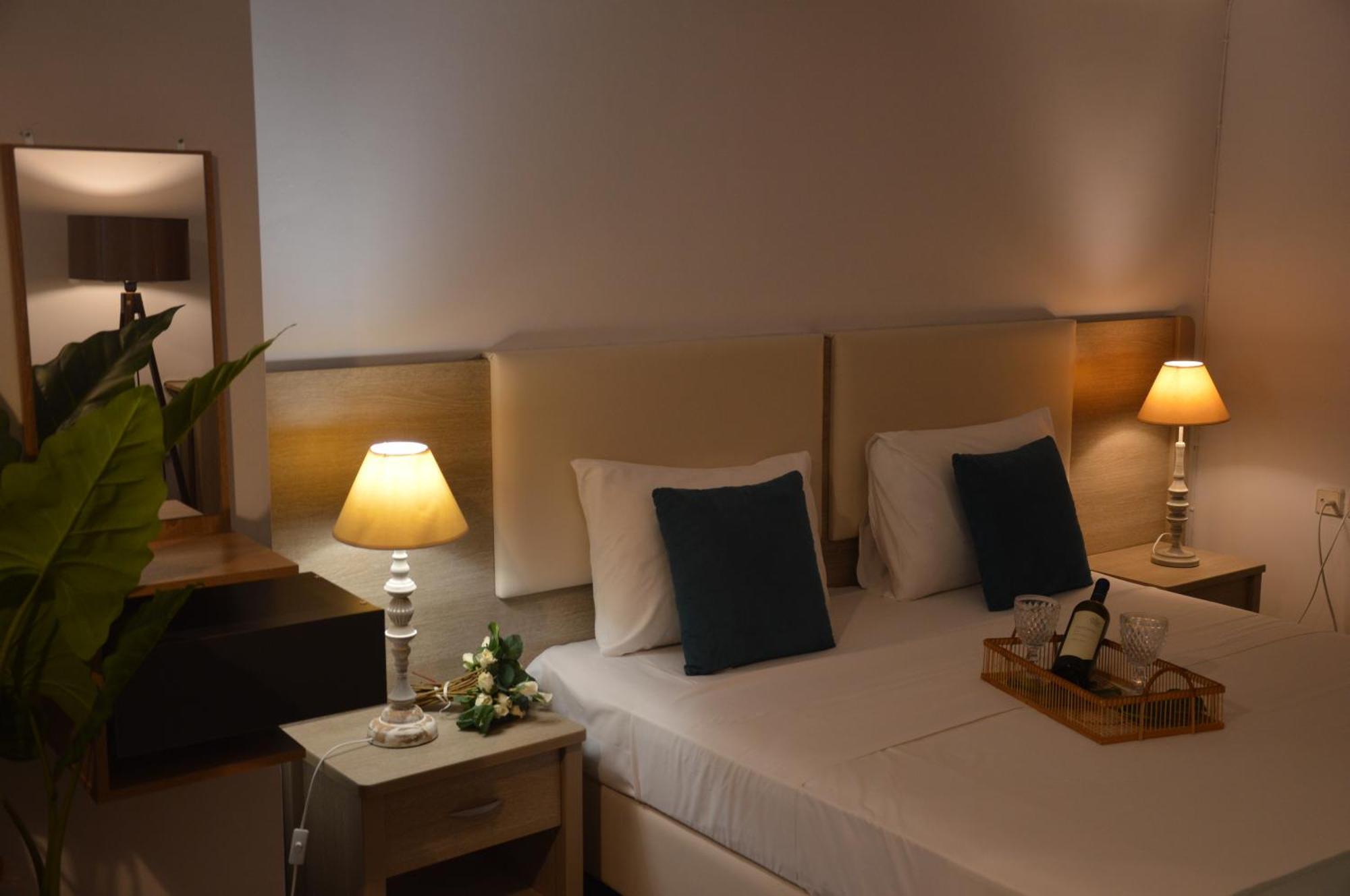 Aqua Mare Sea Side Rooms Nea Kallikrateia Kültér fotó