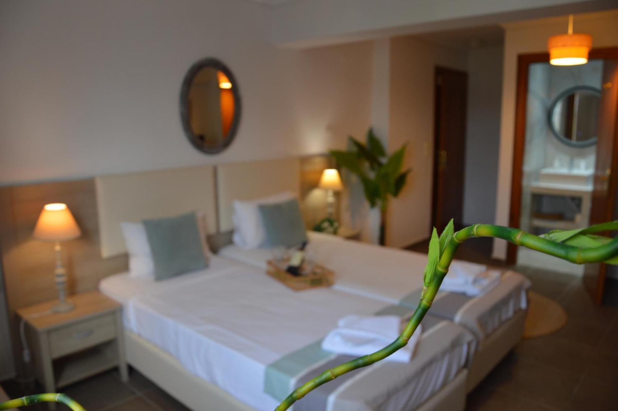 Aqua Mare Sea Side Rooms Nea Kallikrateia Kültér fotó