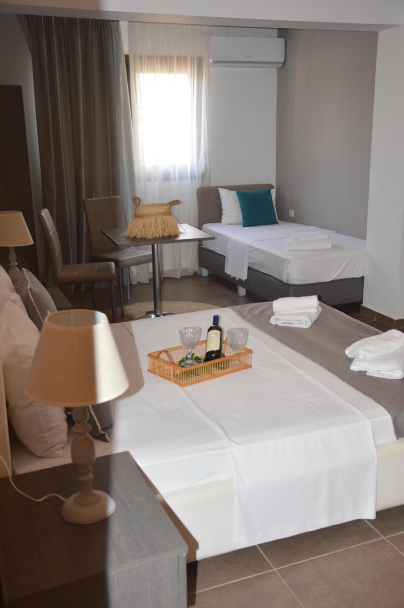 Aqua Mare Sea Side Rooms Nea Kallikrateia Kültér fotó