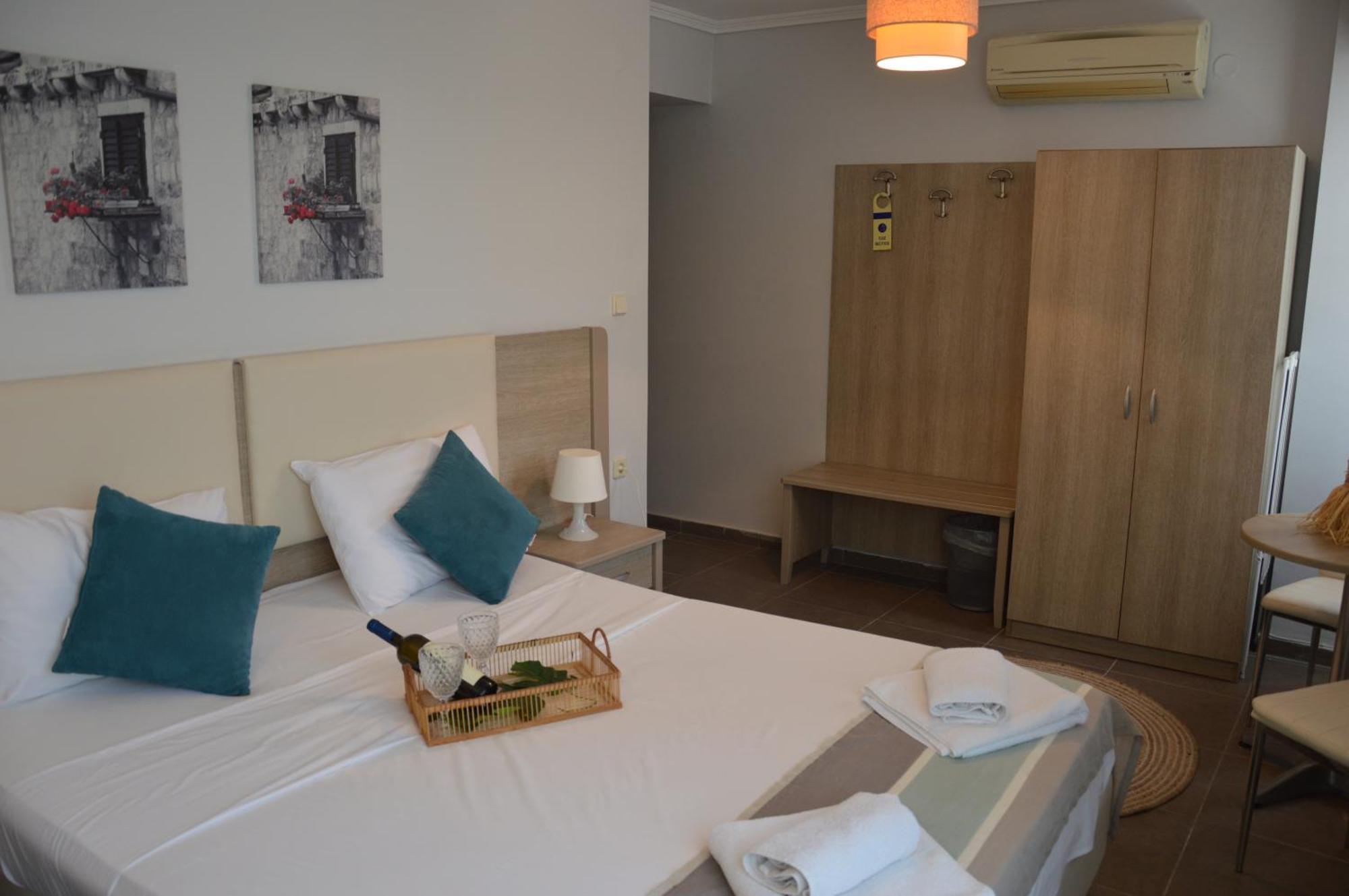 Aqua Mare Sea Side Rooms Nea Kallikrateia Kültér fotó
