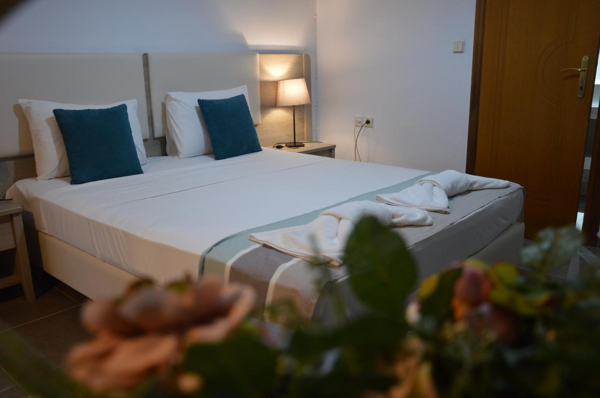 Aqua Mare Sea Side Rooms Nea Kallikrateia Kültér fotó